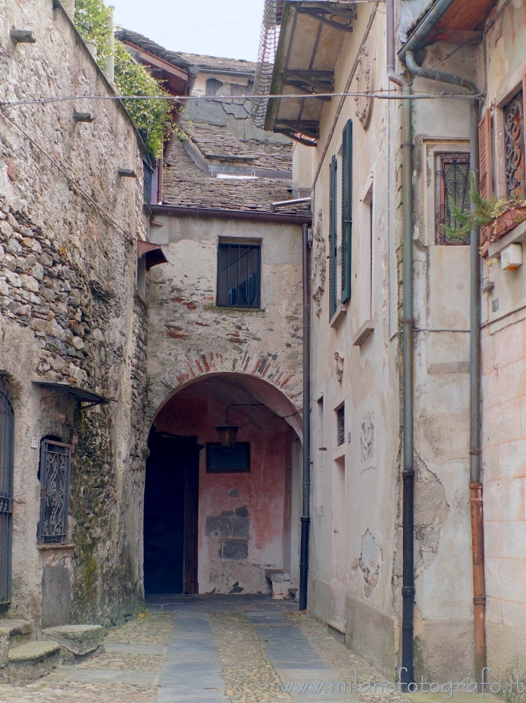 Orta San Giulio (Novara, Italy) - Archway between the old houses of the Island of San Giulio